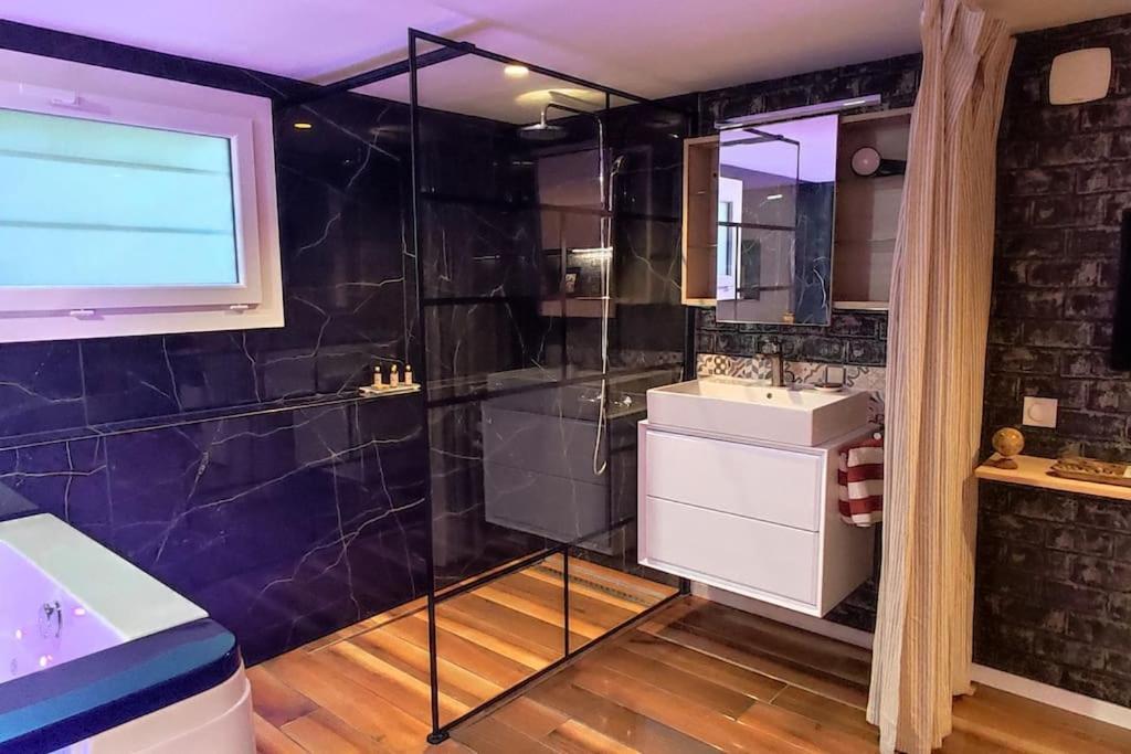 Studio Paisible Et Balneo Vezin-le-Coquet Exteriör bild